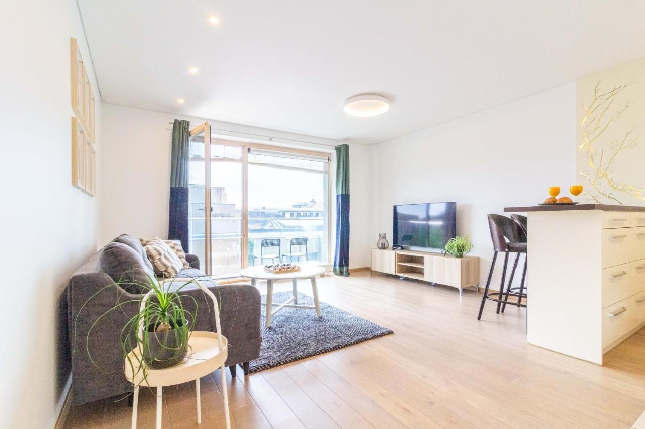 Cohost I Sunny Center Apt, Covered Parking, Balcony & Self Check-In Каунас Екстериор снимка