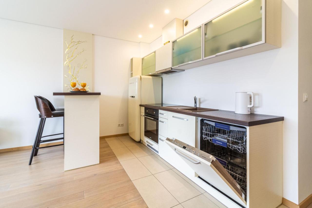 Cohost I Sunny Center Apt, Covered Parking, Balcony & Self Check-In Каунас Екстериор снимка