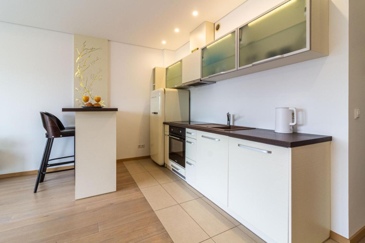 Cohost I Sunny Center Apt, Covered Parking, Balcony & Self Check-In Каунас Екстериор снимка