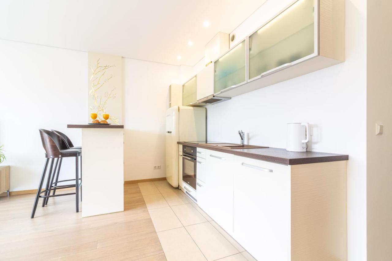 Cohost I Sunny Center Apt, Covered Parking, Balcony & Self Check-In Каунас Екстериор снимка