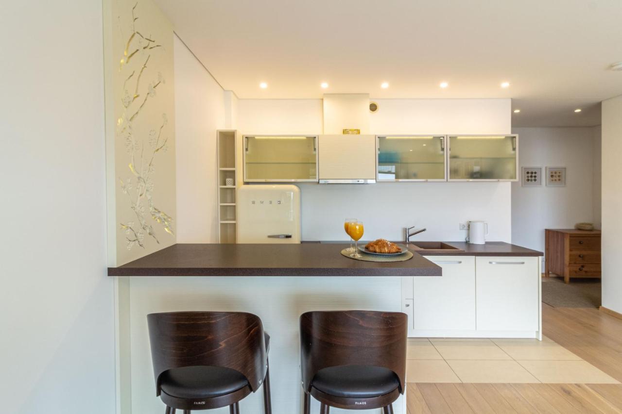 Cohost I Sunny Center Apt, Covered Parking, Balcony & Self Check-In Каунас Екстериор снимка